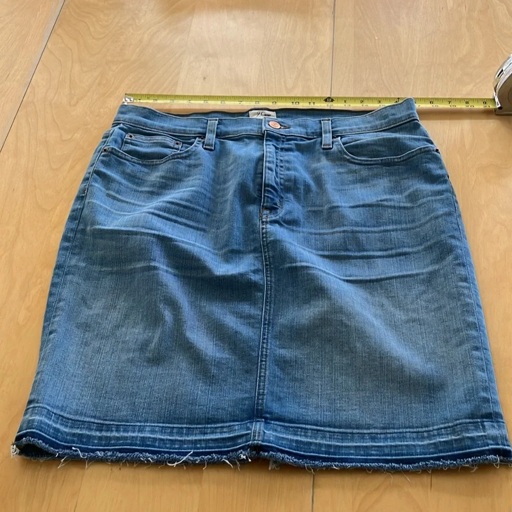 J Crew Frayed Blue Denim Pencil Knee Skirt‎ Size 32 great condition